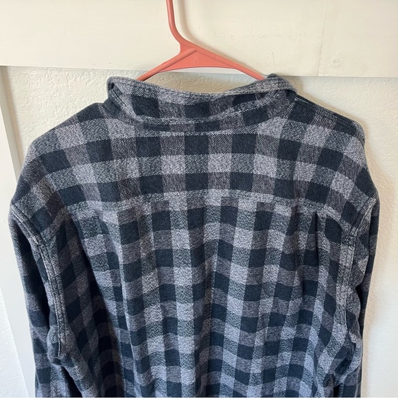 Patagonia Men's Large Organic Cotton Flannel Button-down Shirt. - Picture 7 of 9